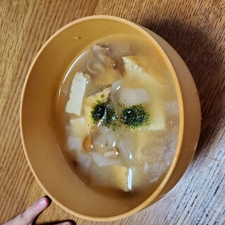 なめこと厚揚げと玉ねぎのスープ